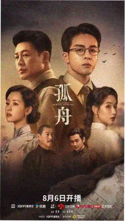 连续剧集霓巷回声的招牌风格剧照，粉紫灯管勾勒出旧街巷口